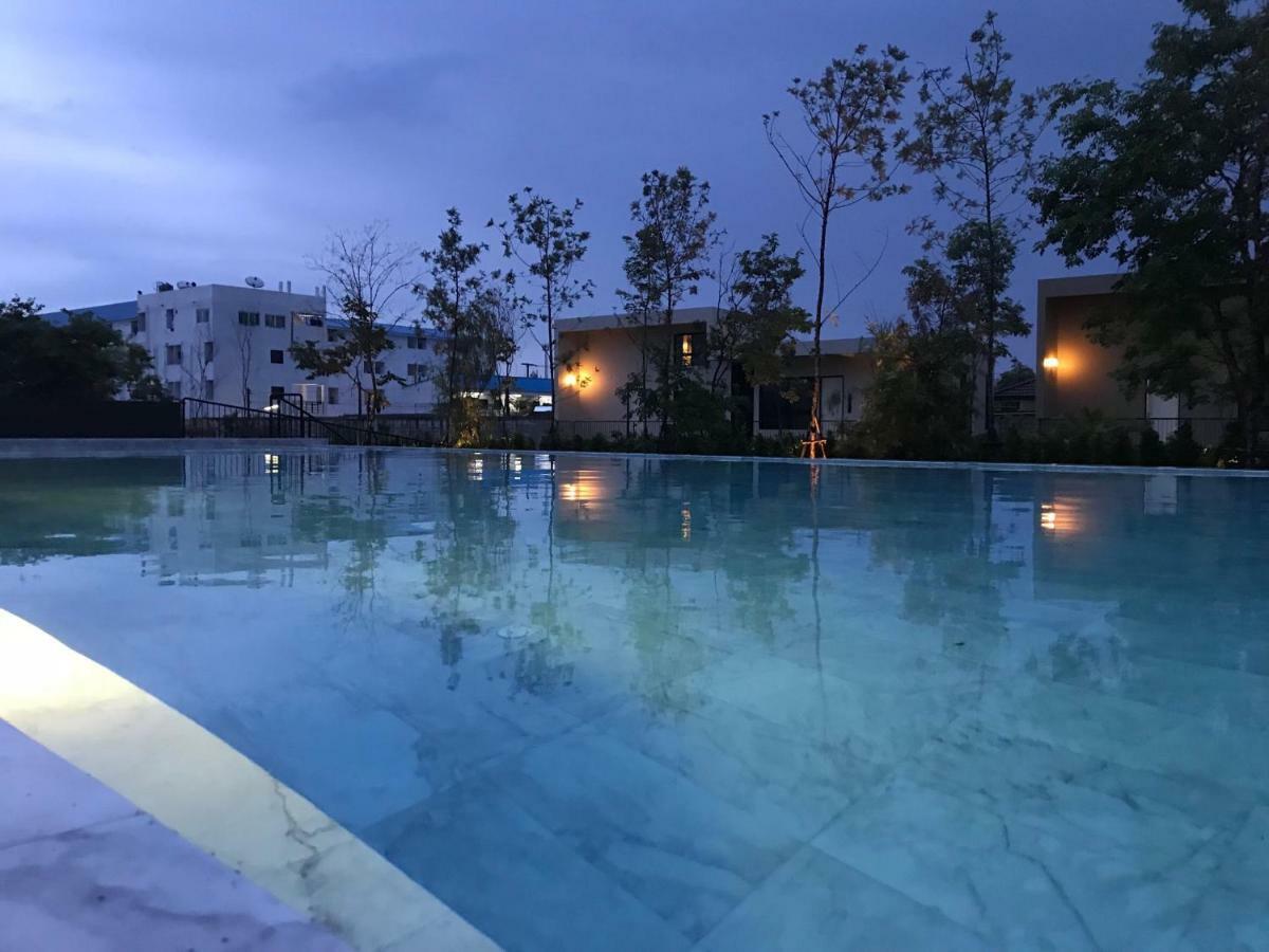 The Residence Thepkanjana Ban Khlong Krathum Baen Exterior foto